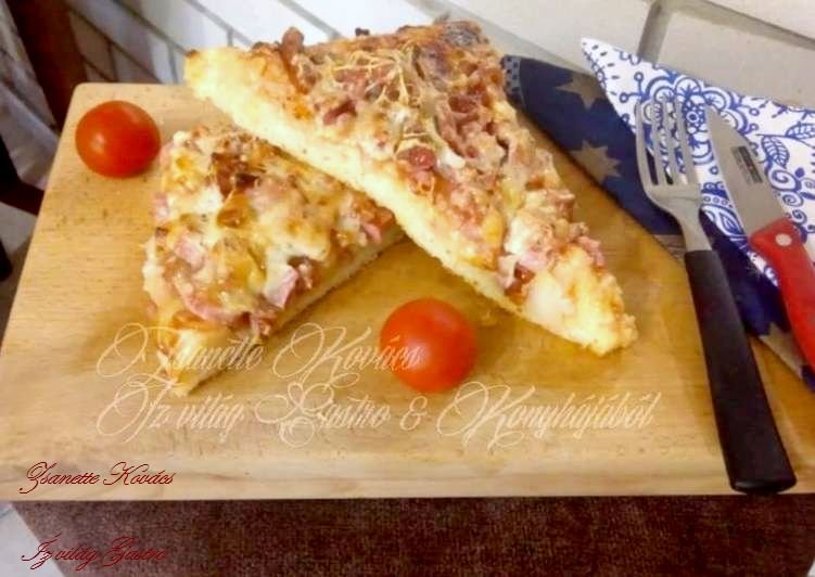 Nálunk mindenki imádja én mindig magam készítem a pizzákat készítsetek ti is nagyon finom :) Itt az én Receptem .